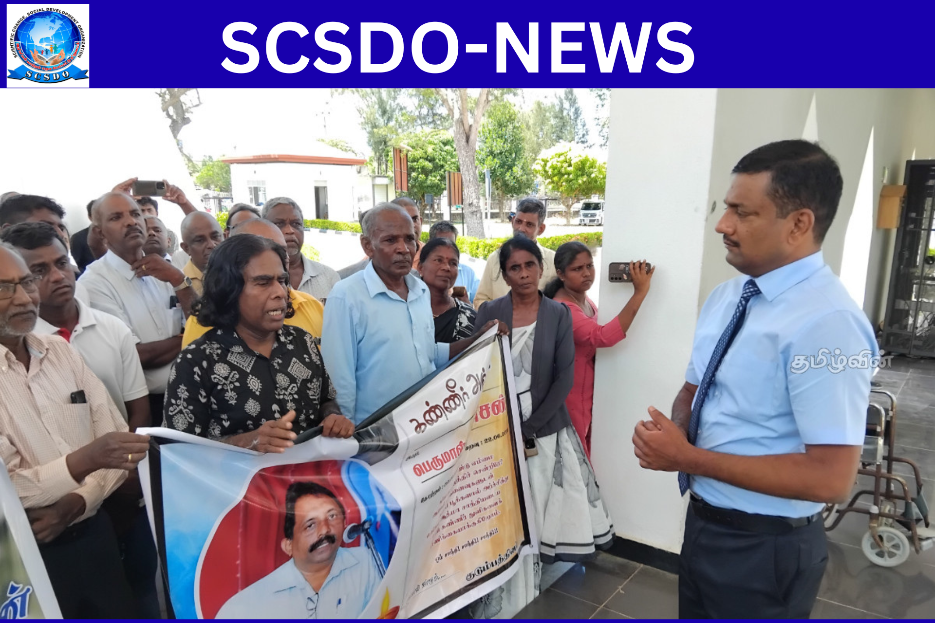 உயிரிழந்த அதிபரின் புகைப்படத்தை ஏந்தி கிளிநொச்சியில் போராட்டம்
